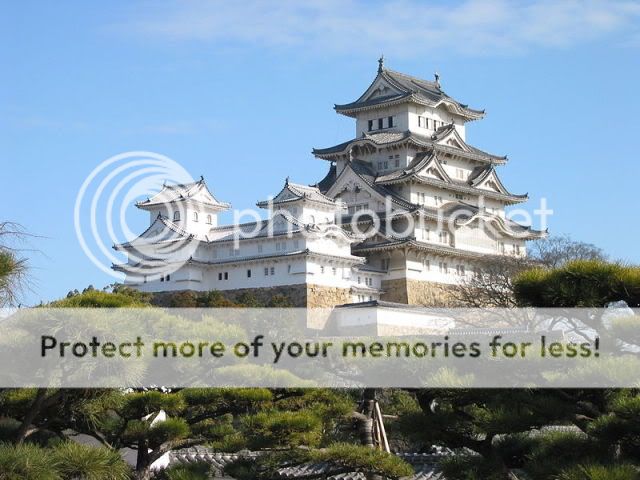 800px-Himeji_Castle_The_Keep_Towers
